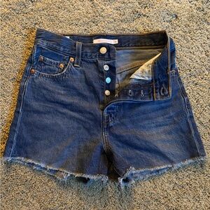 Levi’s Ribcage Shorts Size 26